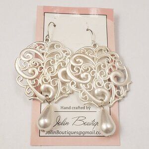 Jolin Boutique, NWT, Silver filagree medallion, drop pearl earrings